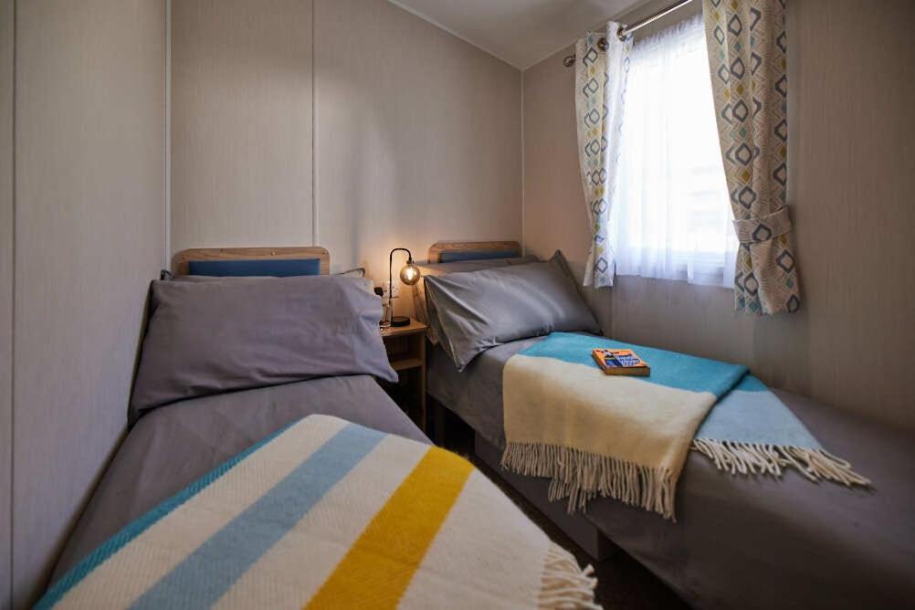 Nirvana Coastal Retreat Holiday Home Cayton Exterior foto